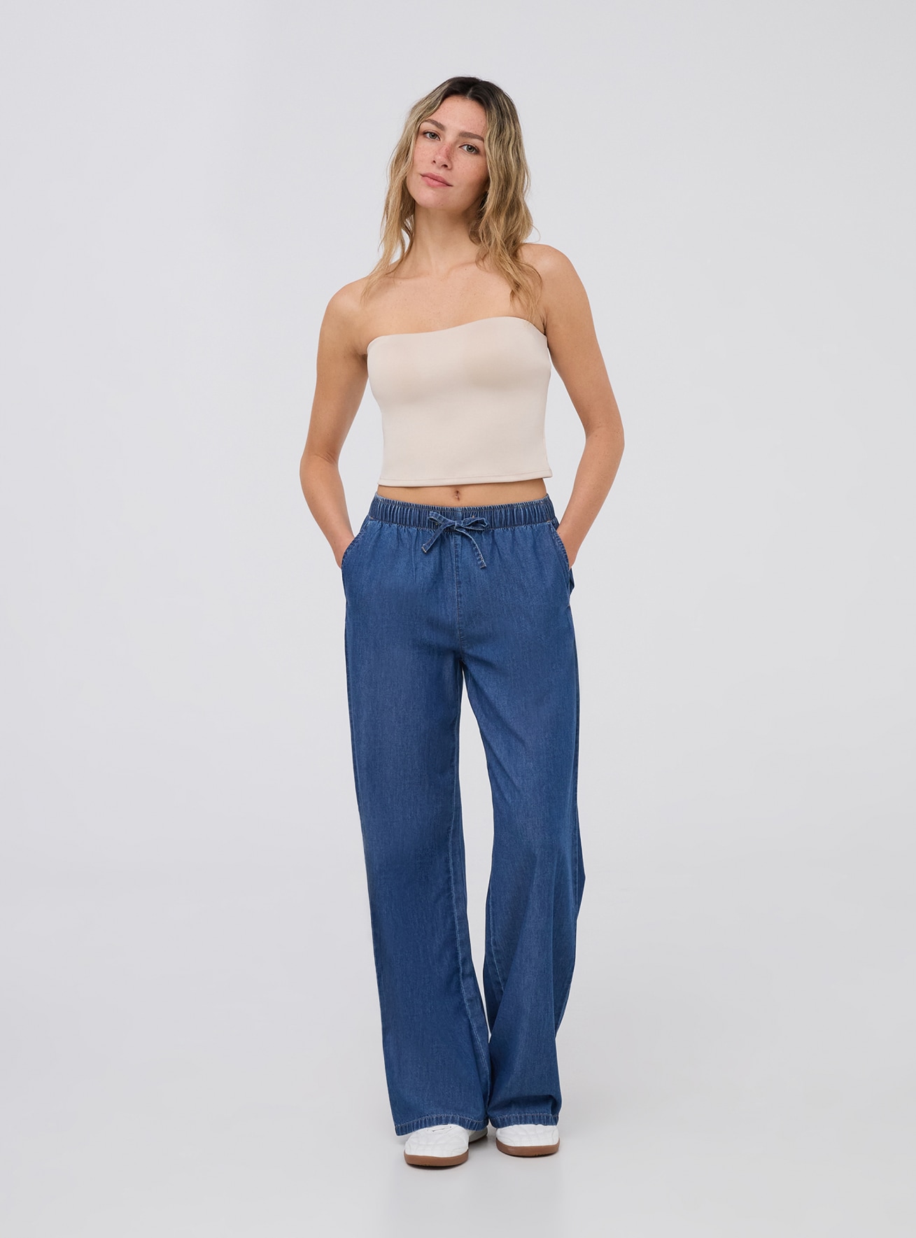 jeans-elastico-in-vita-845muu-1.jpg