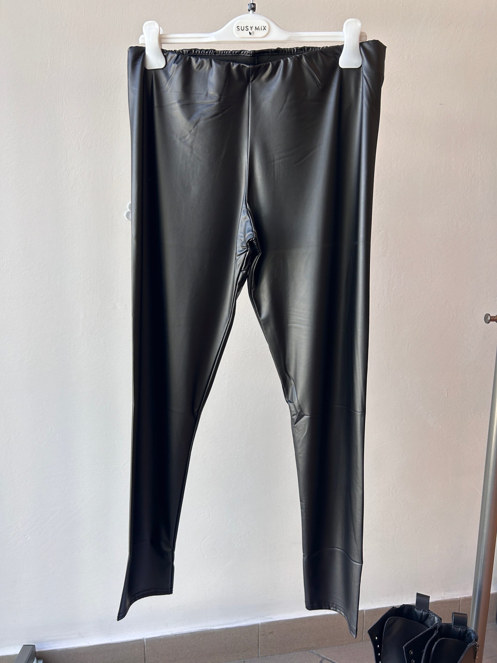 pantaloni-ecopelle-calzedonia-814fsa-1.jpg