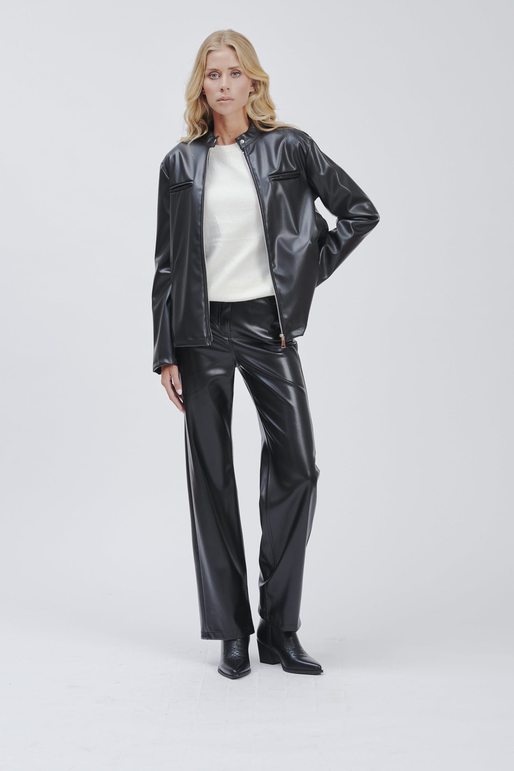 pantaloni-ecopelle-donna-506hdj-1.jpg